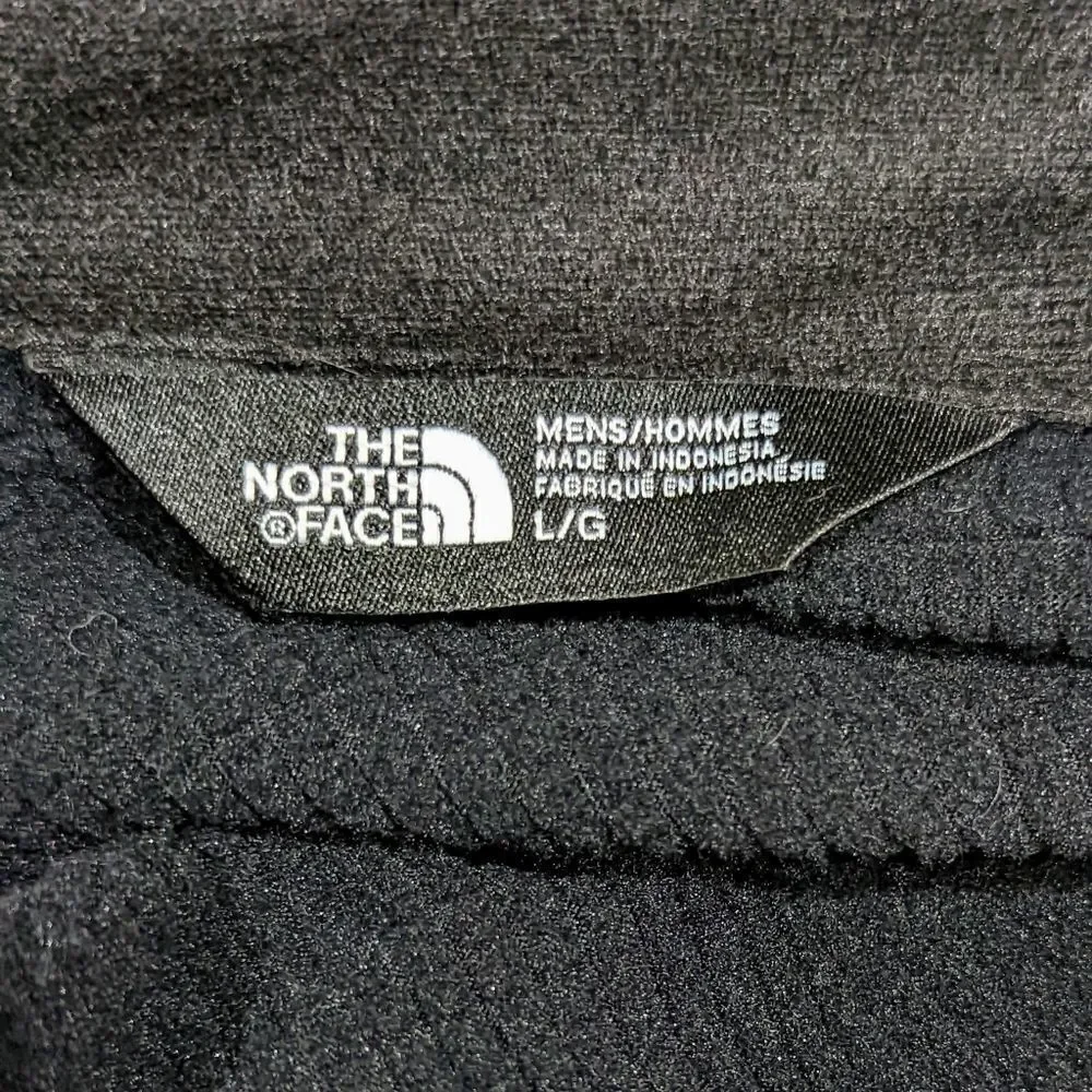 Bnwot North face jacket with company logo in chest area‎